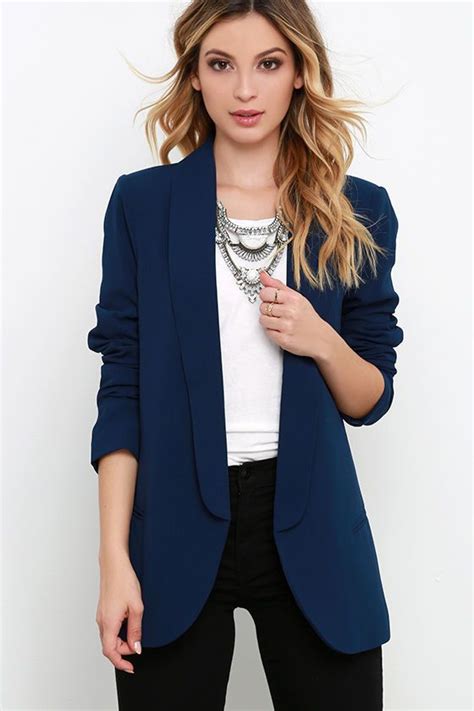 navy blue blazer outfit women.